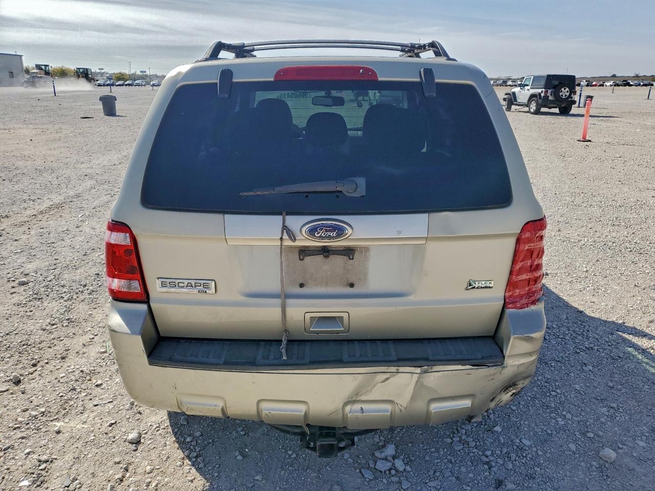 2011 FORD ESCAPE XLT photo 6
