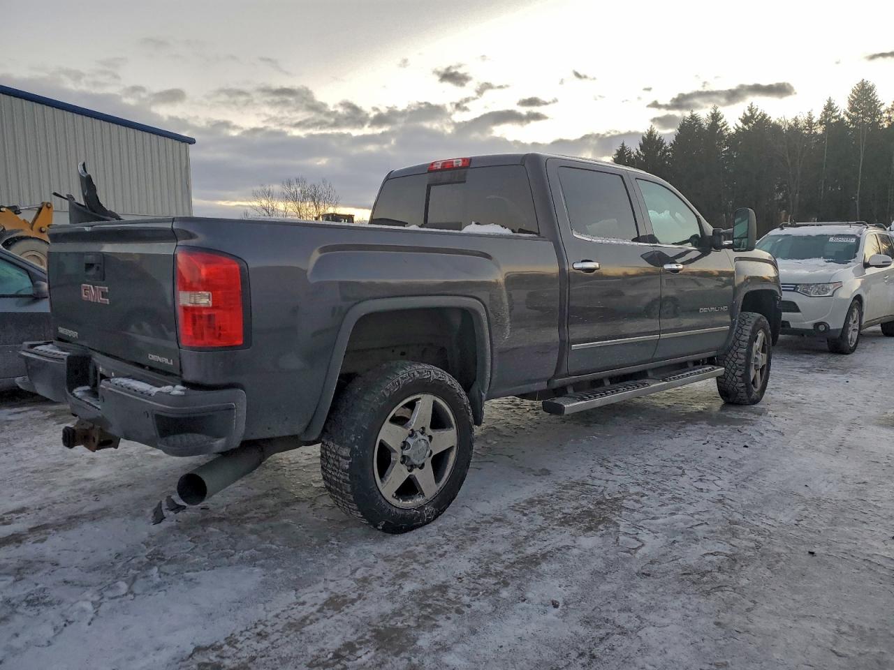 2015 GMC SIERRA K2500 DENALI photo 3