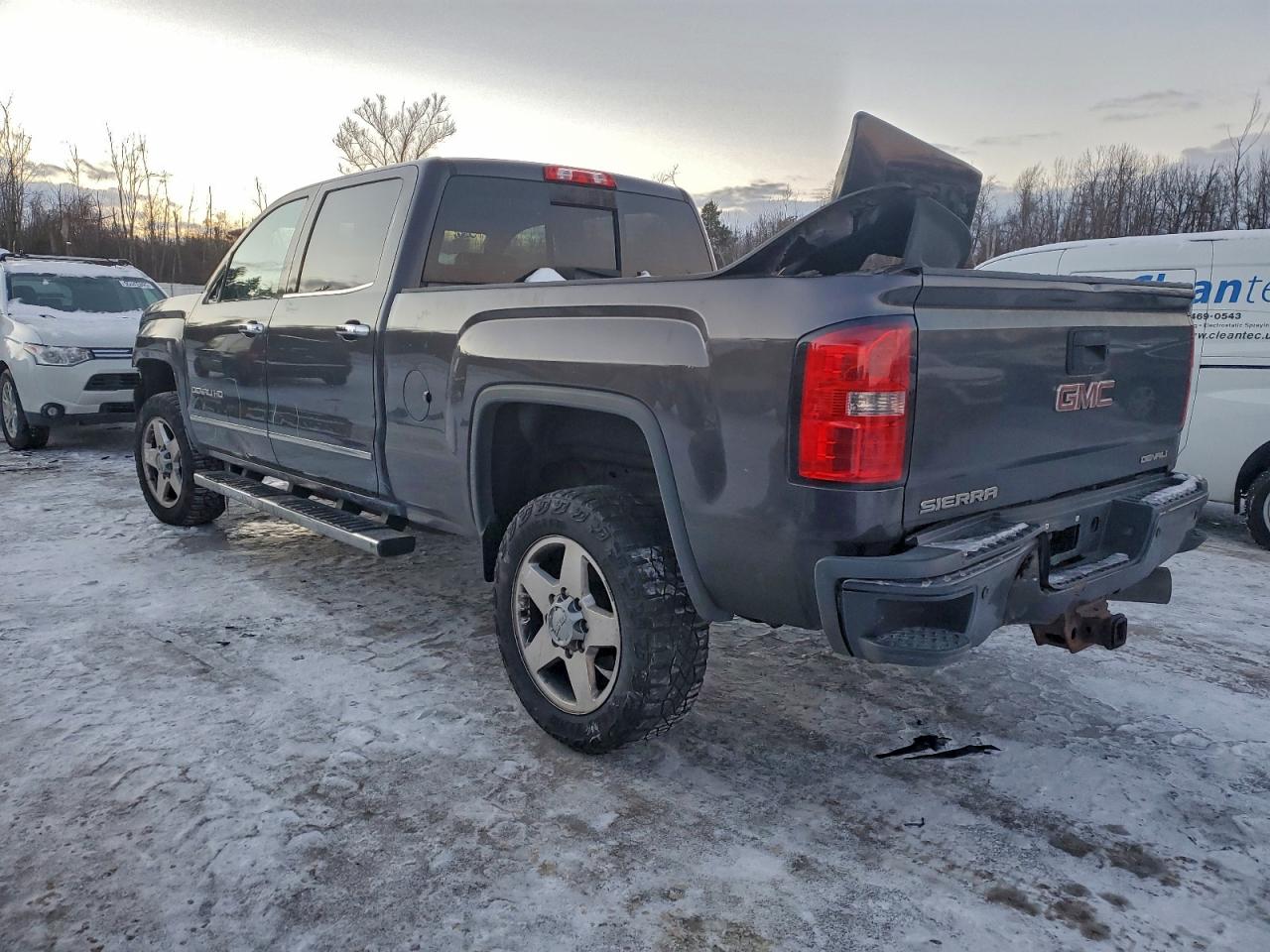 2015 GMC SIERRA K2500 DENALI photo 2