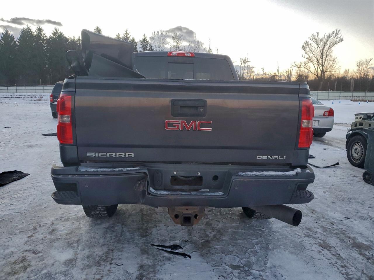 2015 GMC SIERRA K2500 DENALI photo 6