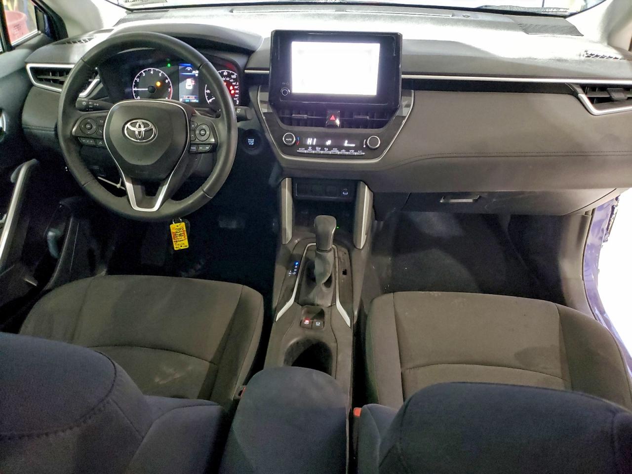 2024 TOYOTA COROLLA CROSS LE photo 8