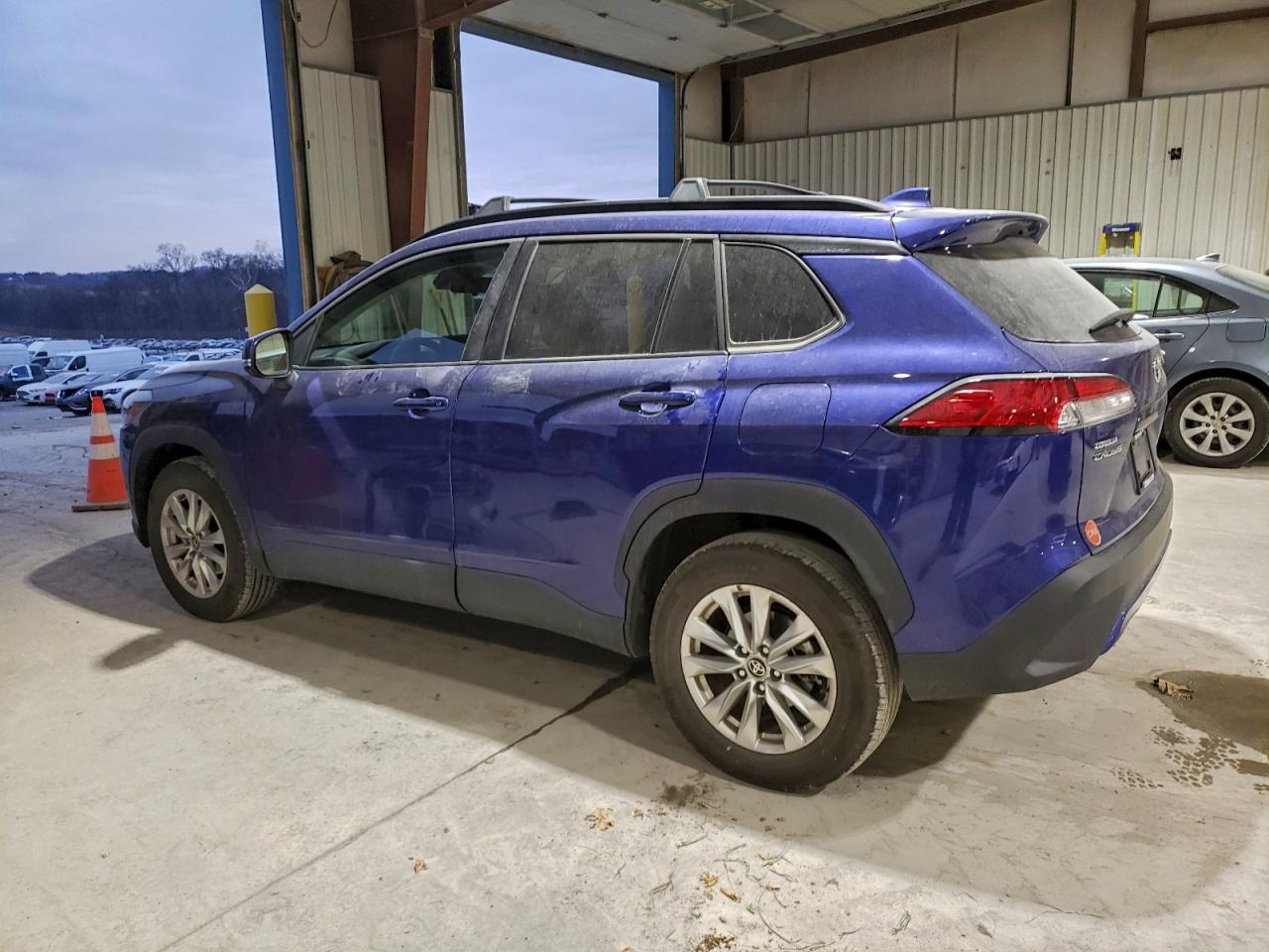 2024 TOYOTA COROLLA CROSS LE photo 2