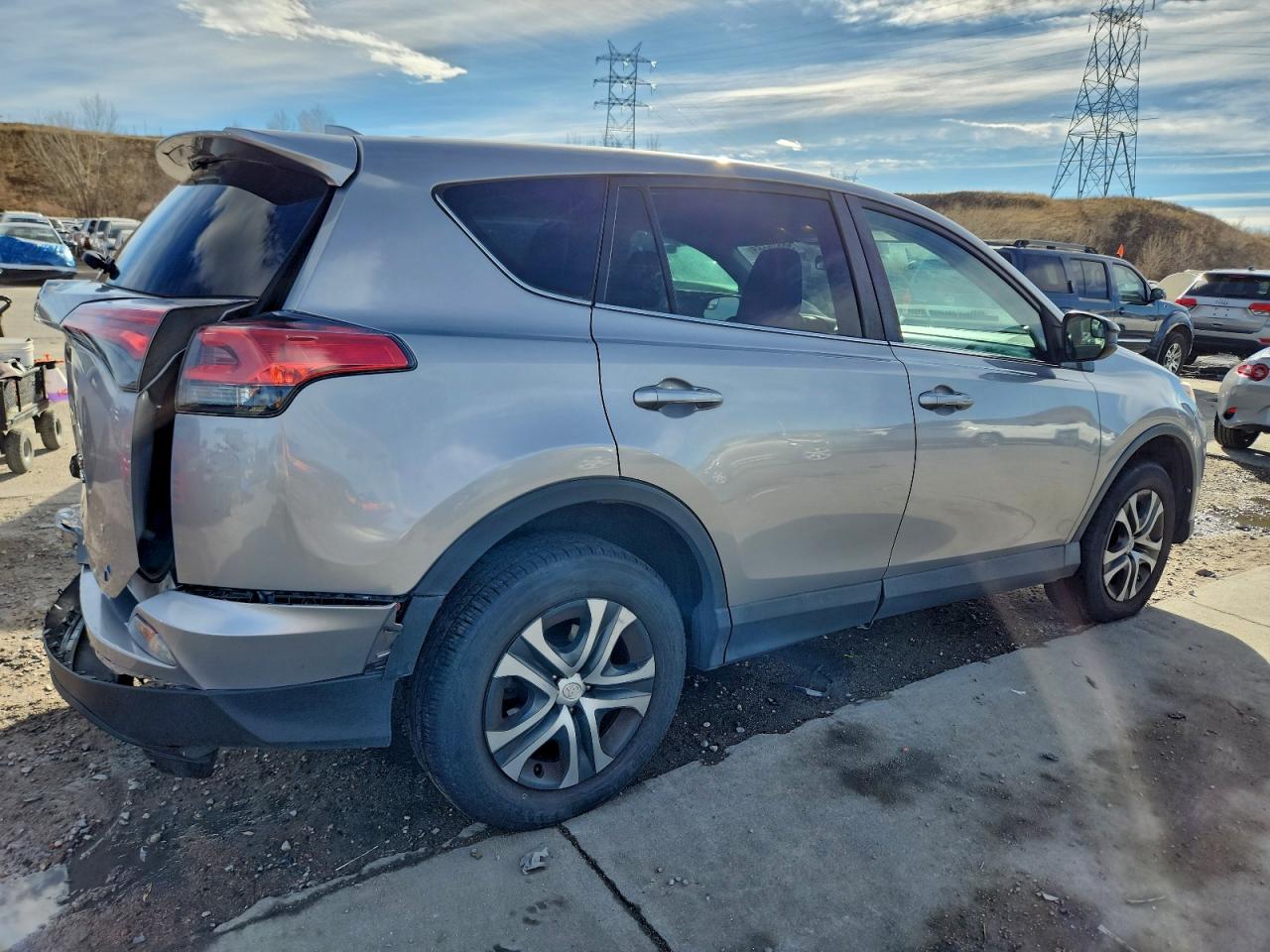 2018 TOYOTA RAV4 LE photo 3