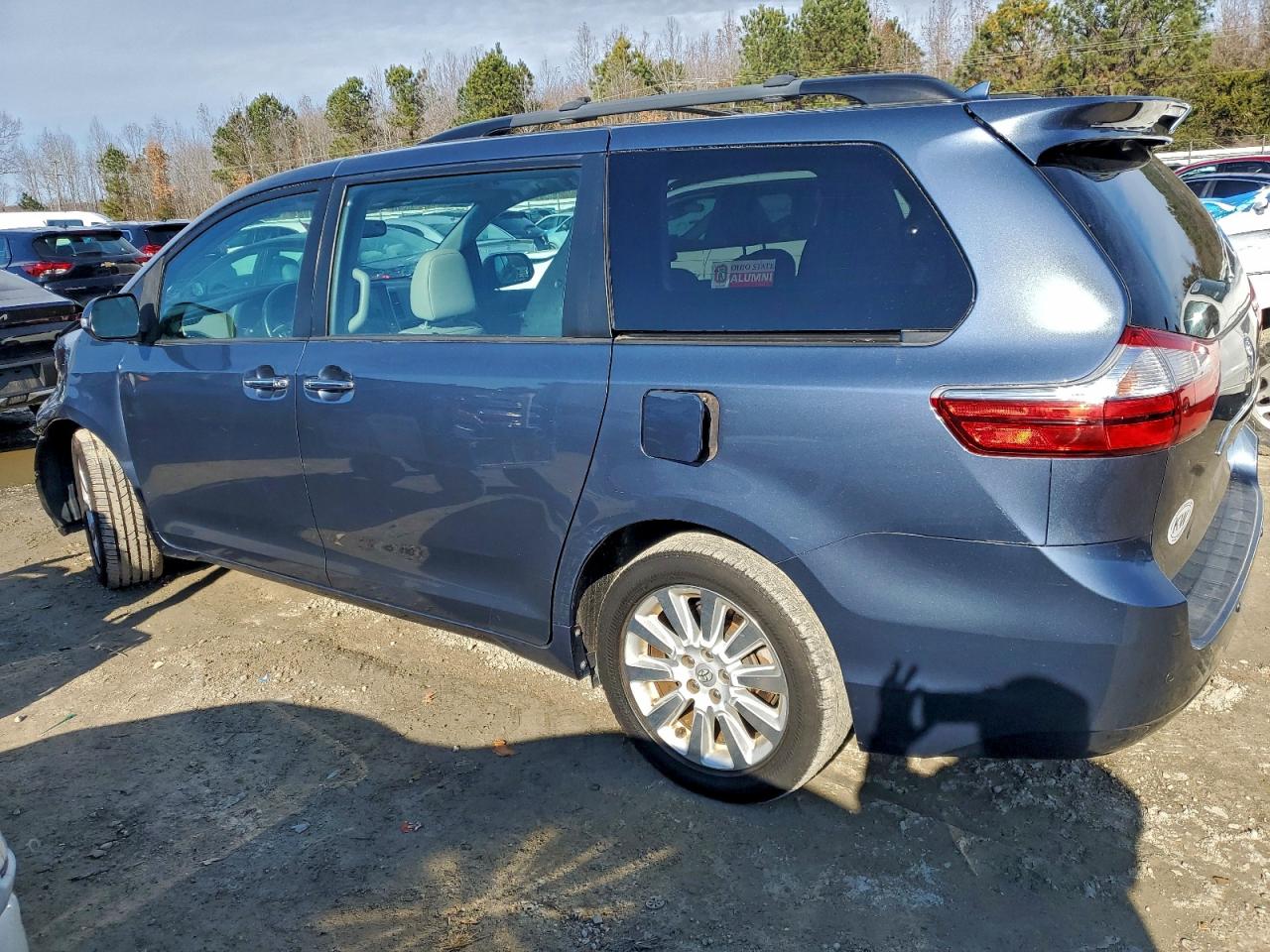 2015 TOYOTA SIENNA XLE photo 2