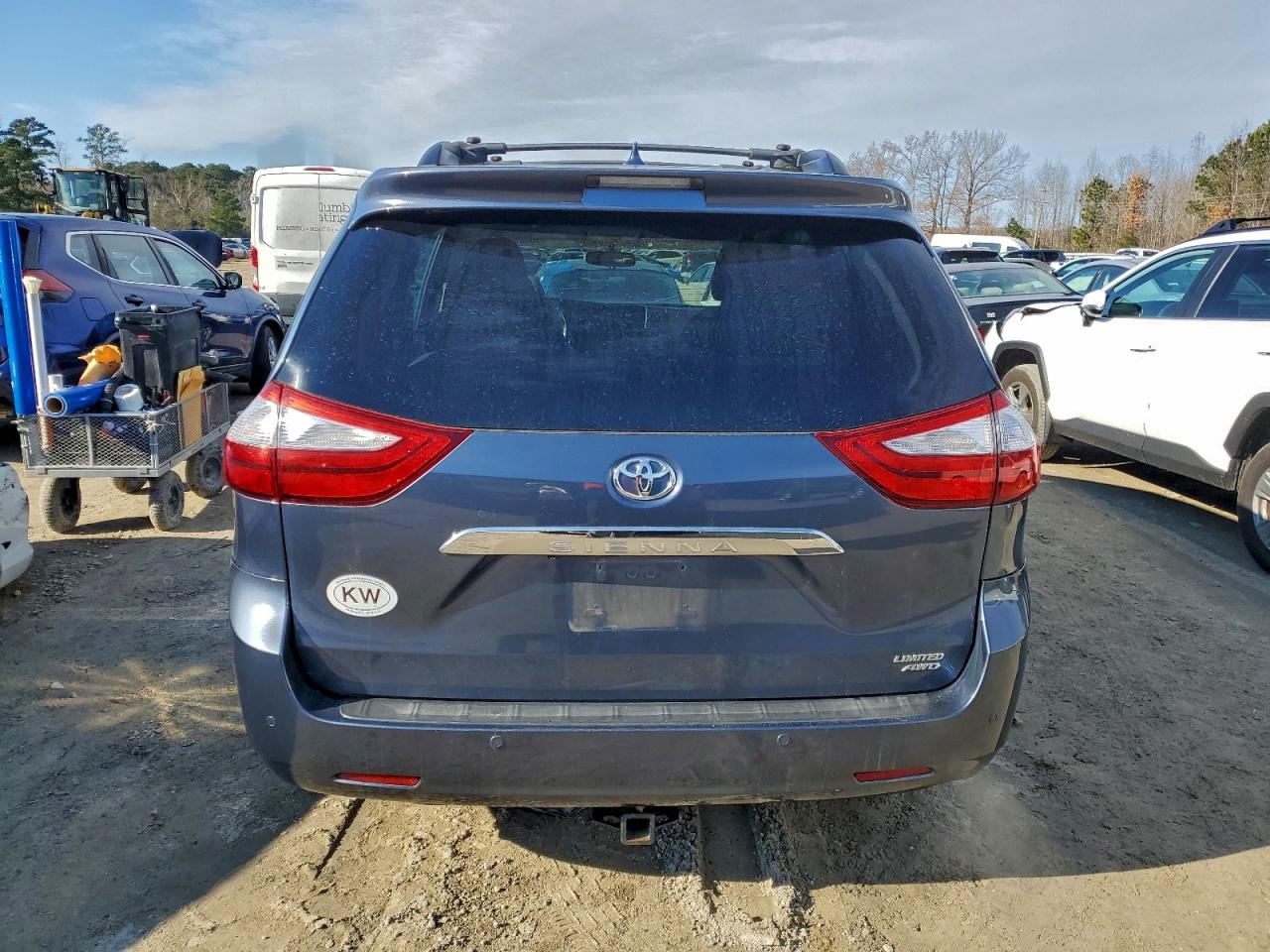 2015 TOYOTA SIENNA XLE photo 6