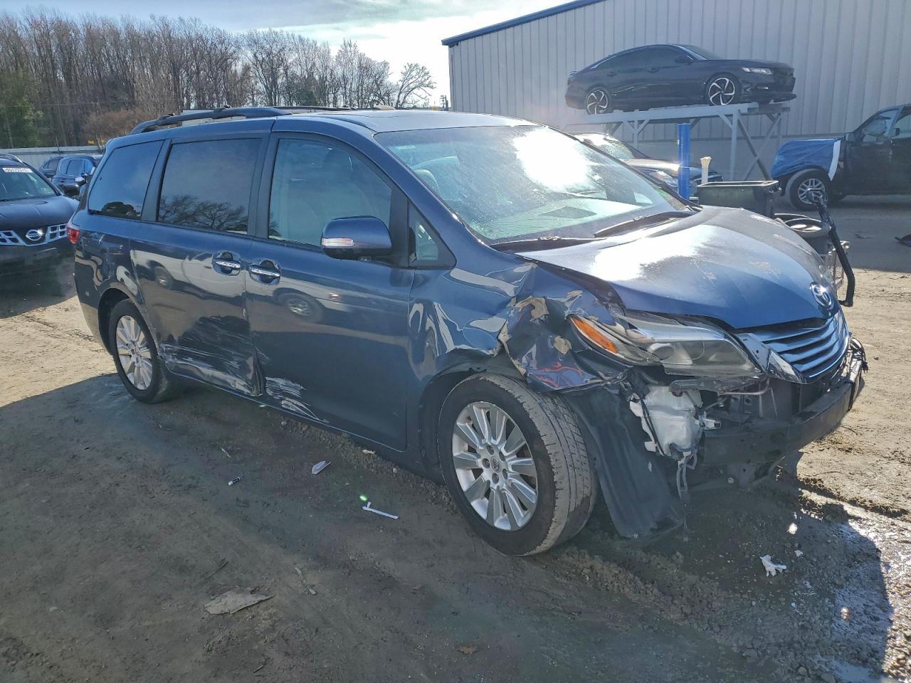 2015 TOYOTA SIENNA XLE photo 4