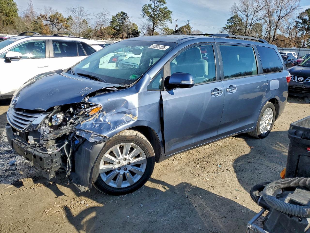 2015 TOYOTA SIENNA