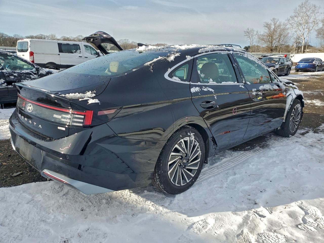 2025 HYUNDAI SONATA HYBRID photo 3