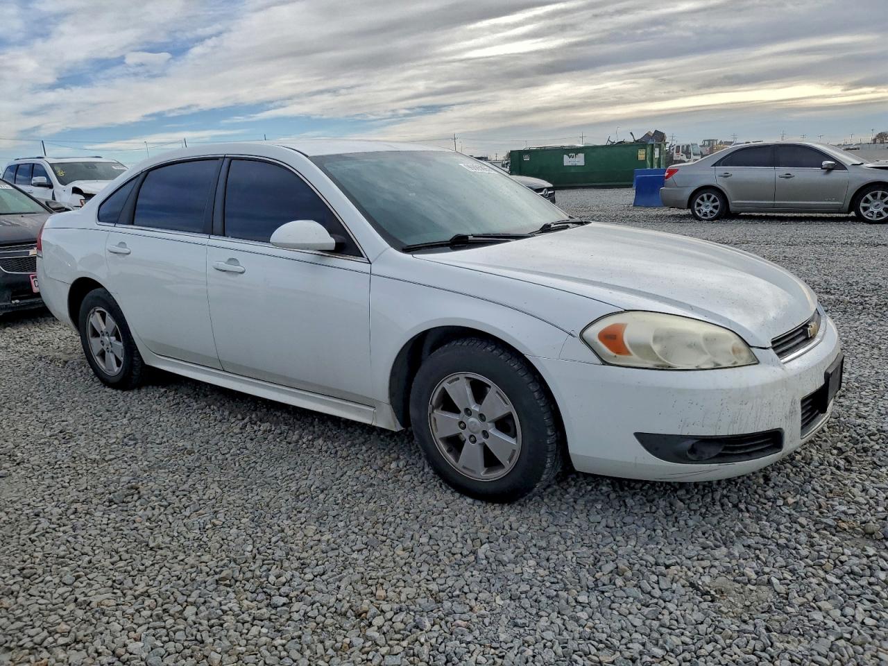 2010 CHEVROLET IMPALA LT photo 4