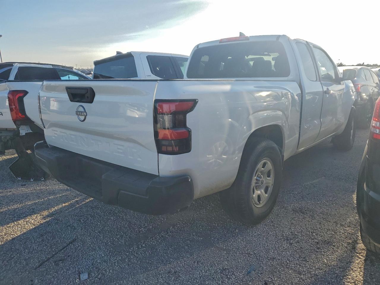 2024 NISSAN FRONTIER S photo 3
