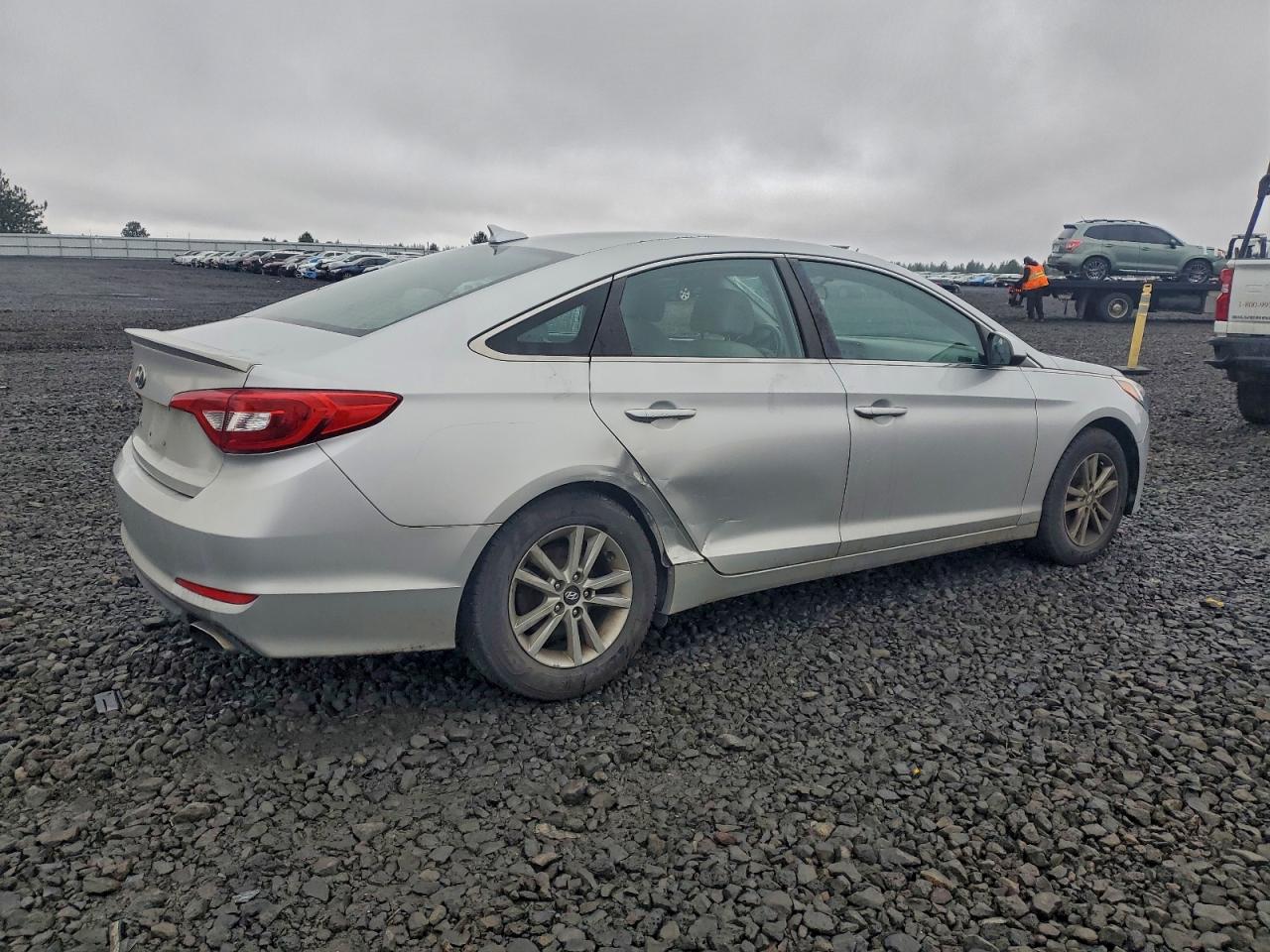 2015 HYUNDAI SONATA SE photo 3