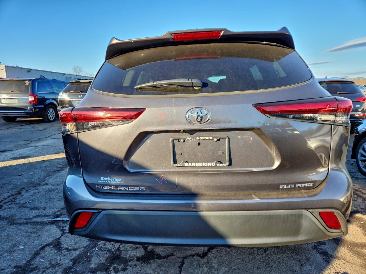 2022 TOYOTA HIGHLANDER XLE photo 6