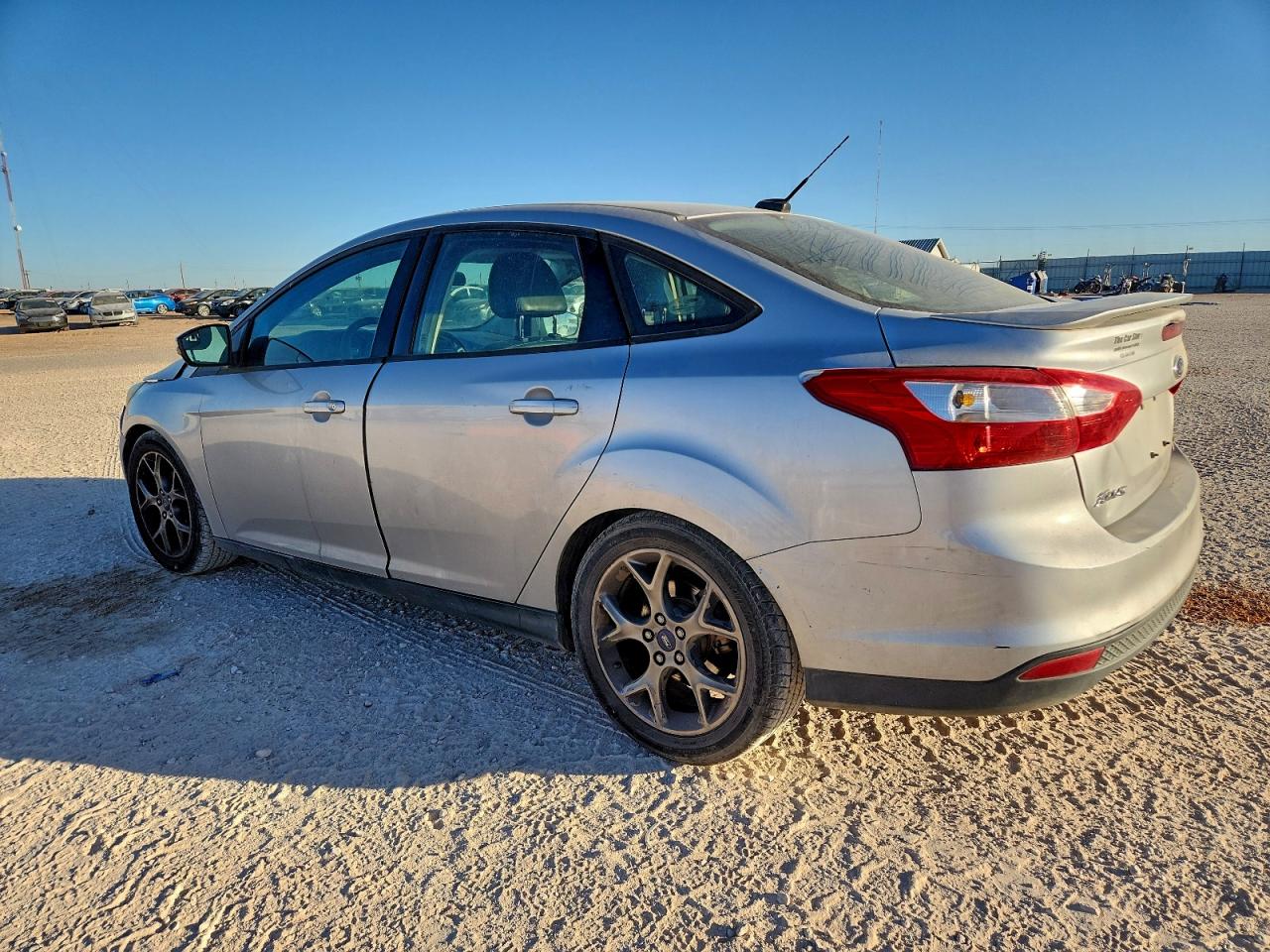 2014 FORD FOCUS SE photo 2