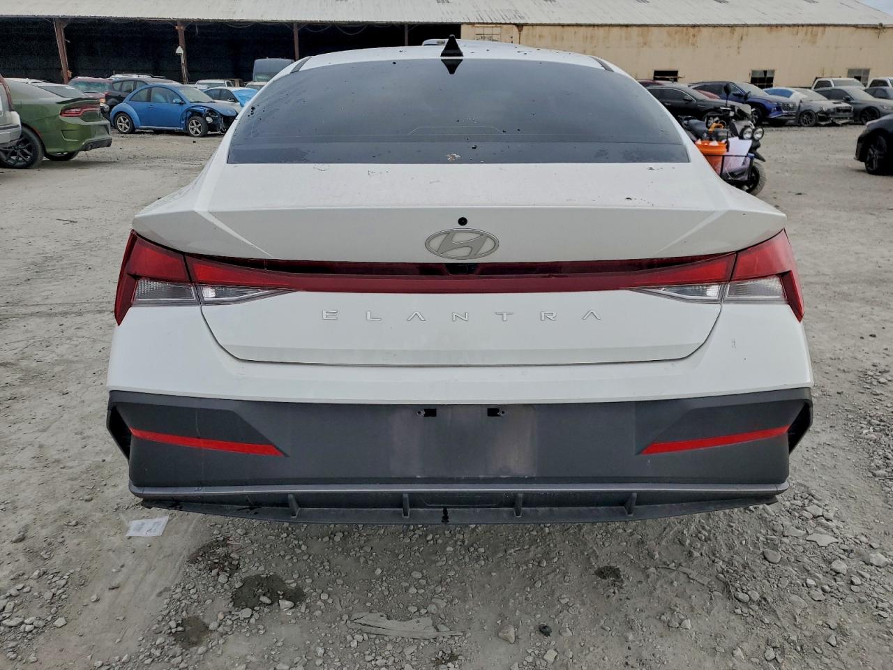 2024 HYUNDAI ELANTRA SEL photo 6