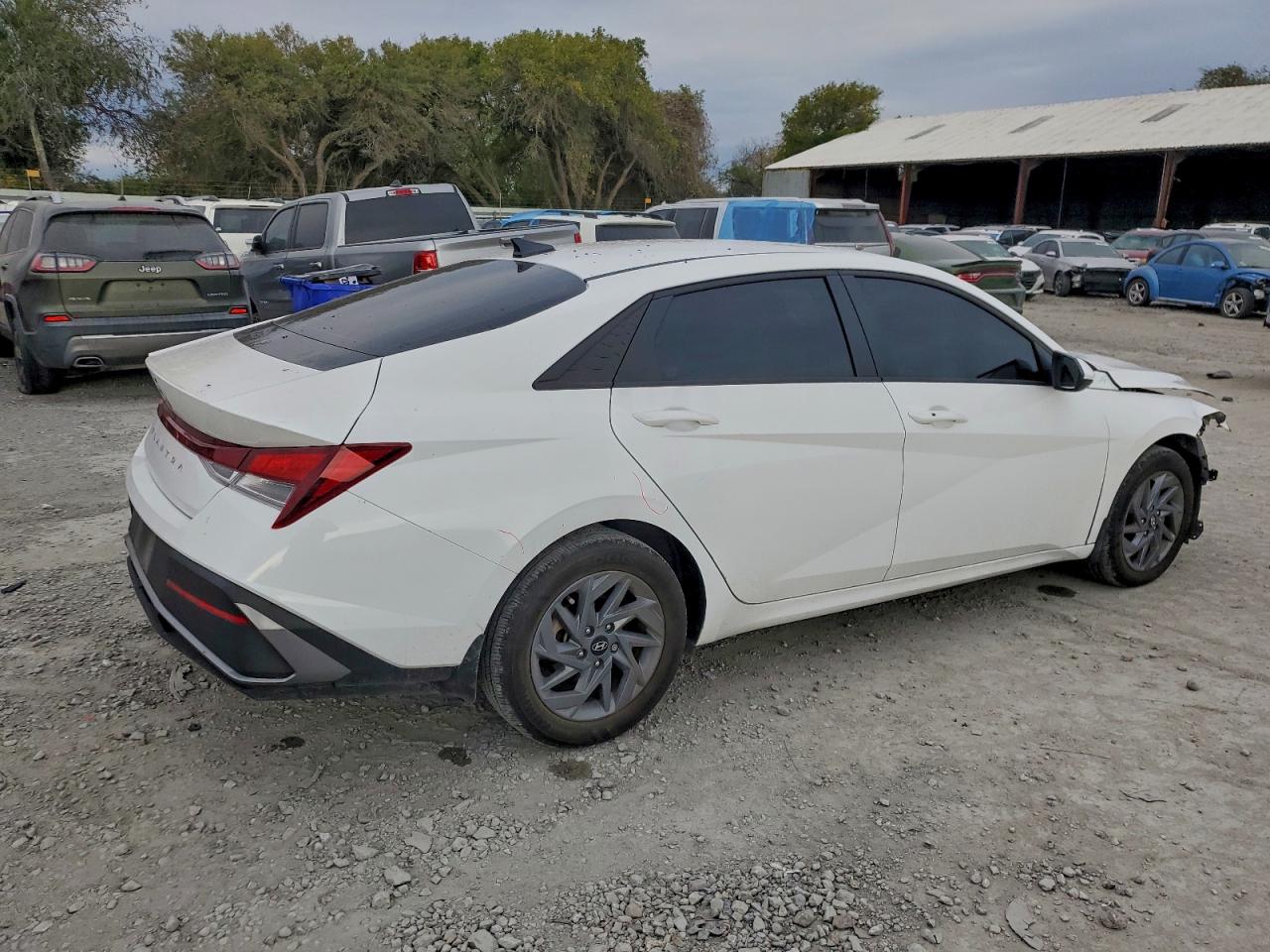 2024 HYUNDAI ELANTRA SEL photo 3