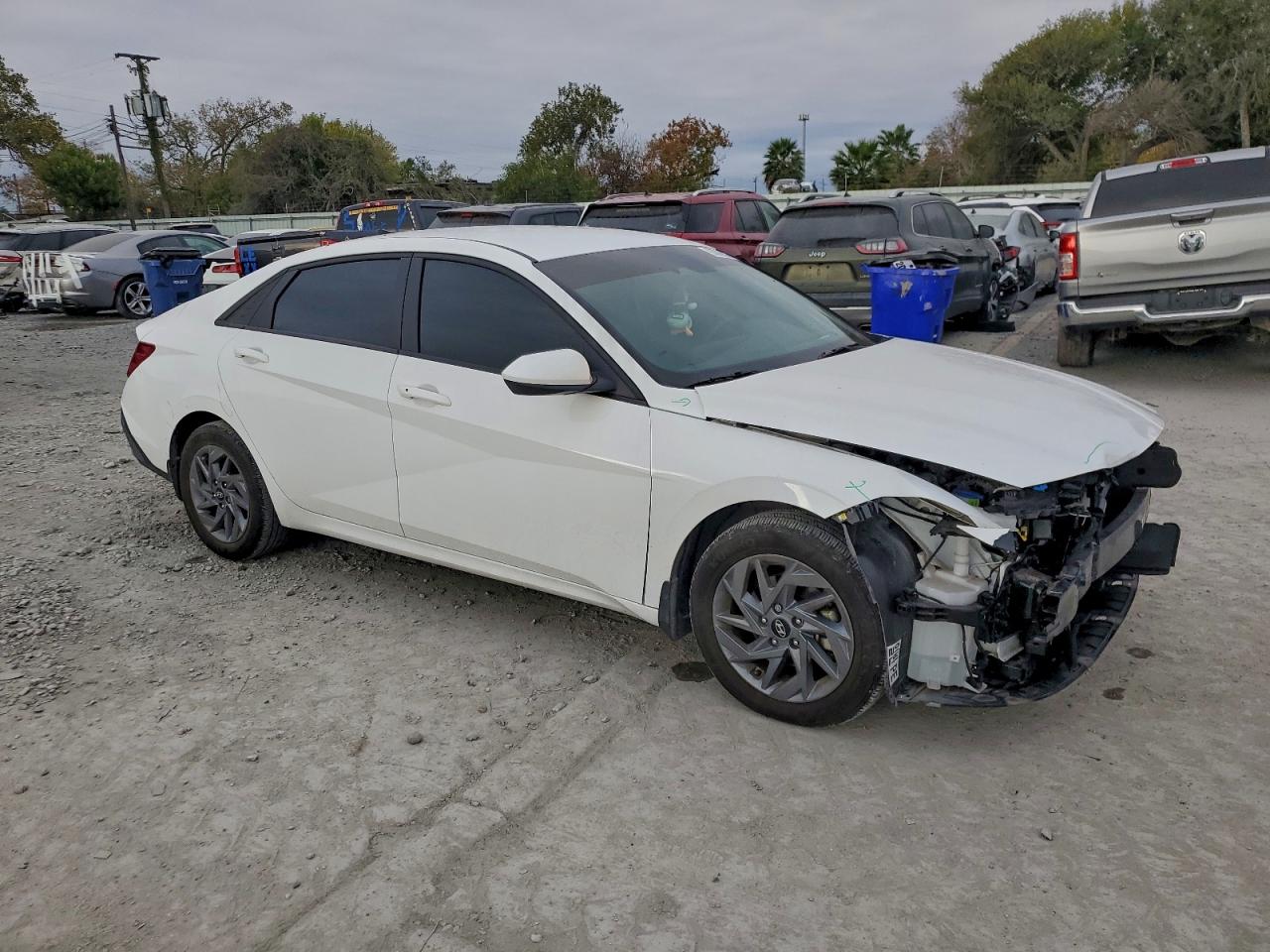 2024 HYUNDAI ELANTRA SEL photo 4