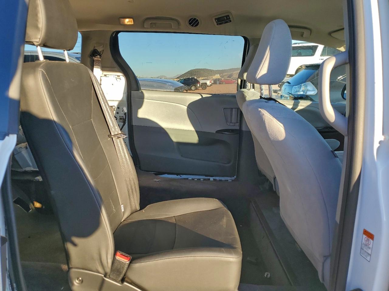 2020 TOYOTA SIENNA L photo 11