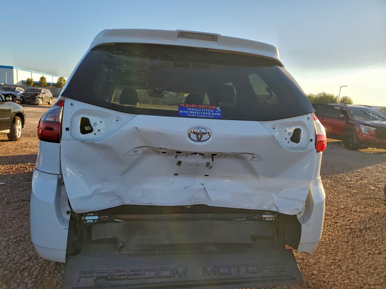 2020 TOYOTA SIENNA L photo 6