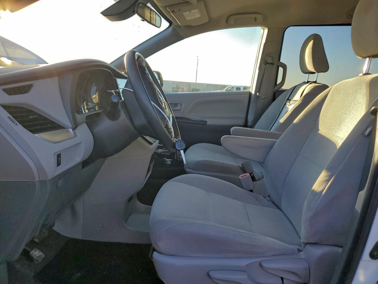 2020 TOYOTA SIENNA L photo 7