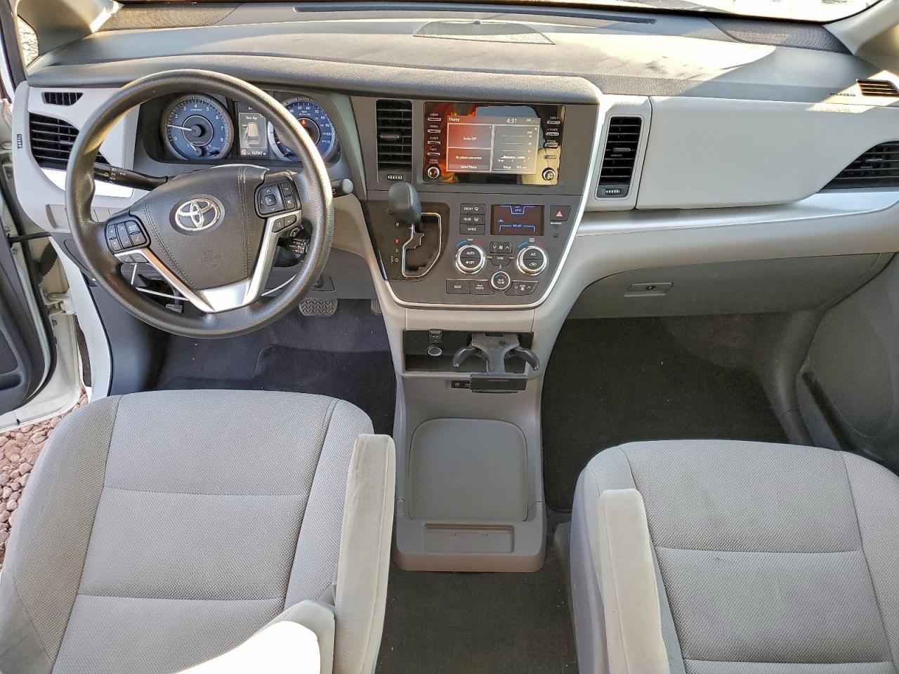 2020 TOYOTA SIENNA L photo 8