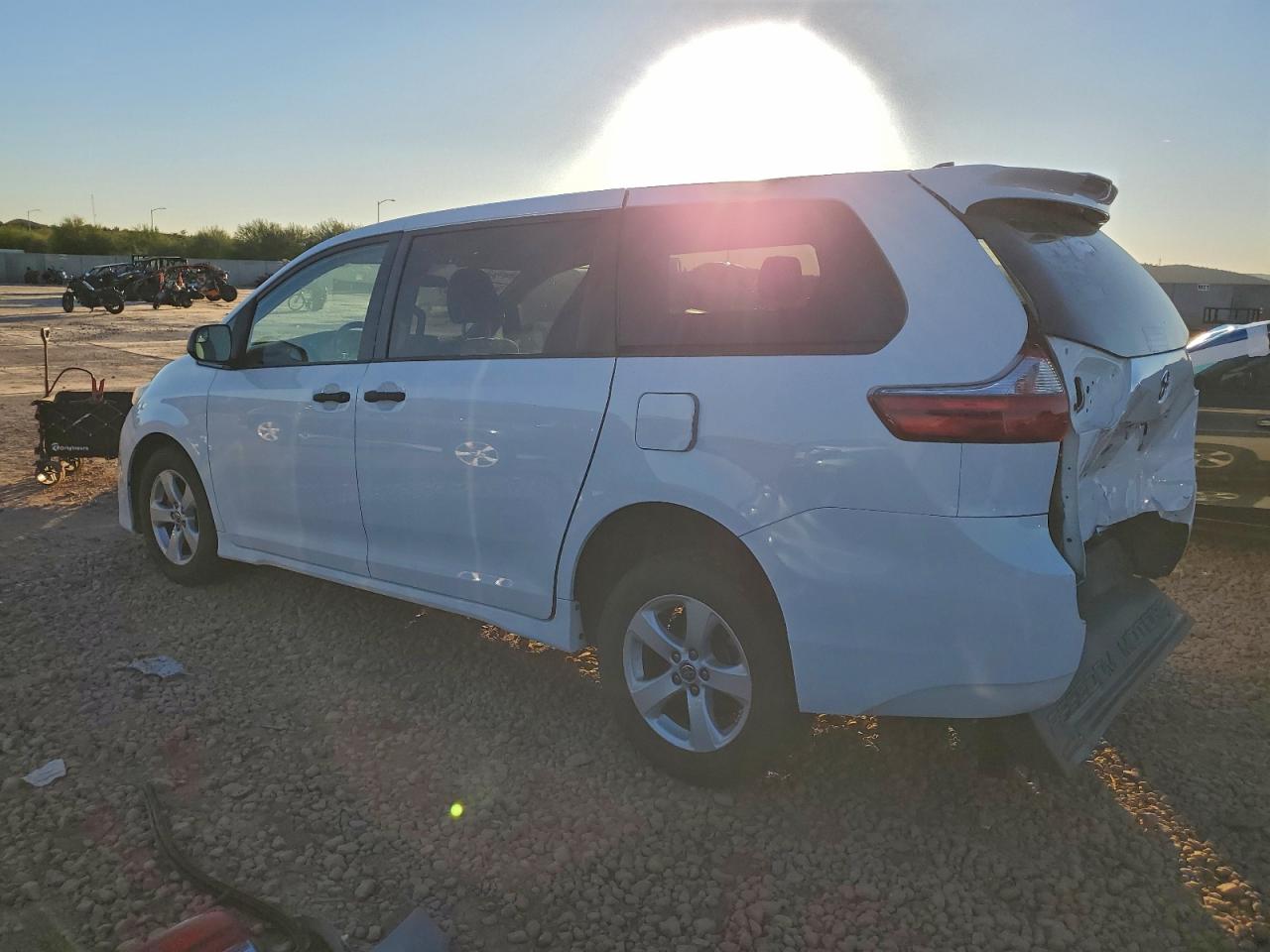 2020 TOYOTA SIENNA L photo 2