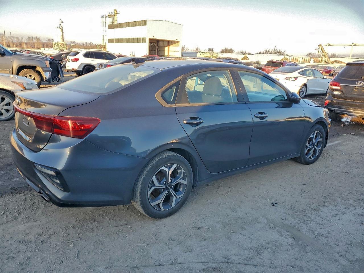 2021 KIA FORTE FE photo 3