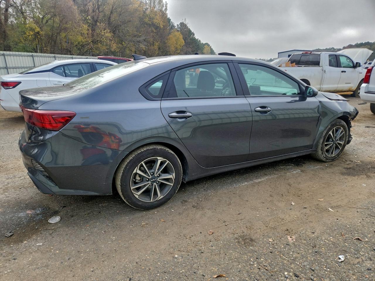 2024 KIA FORTE LX photo 3