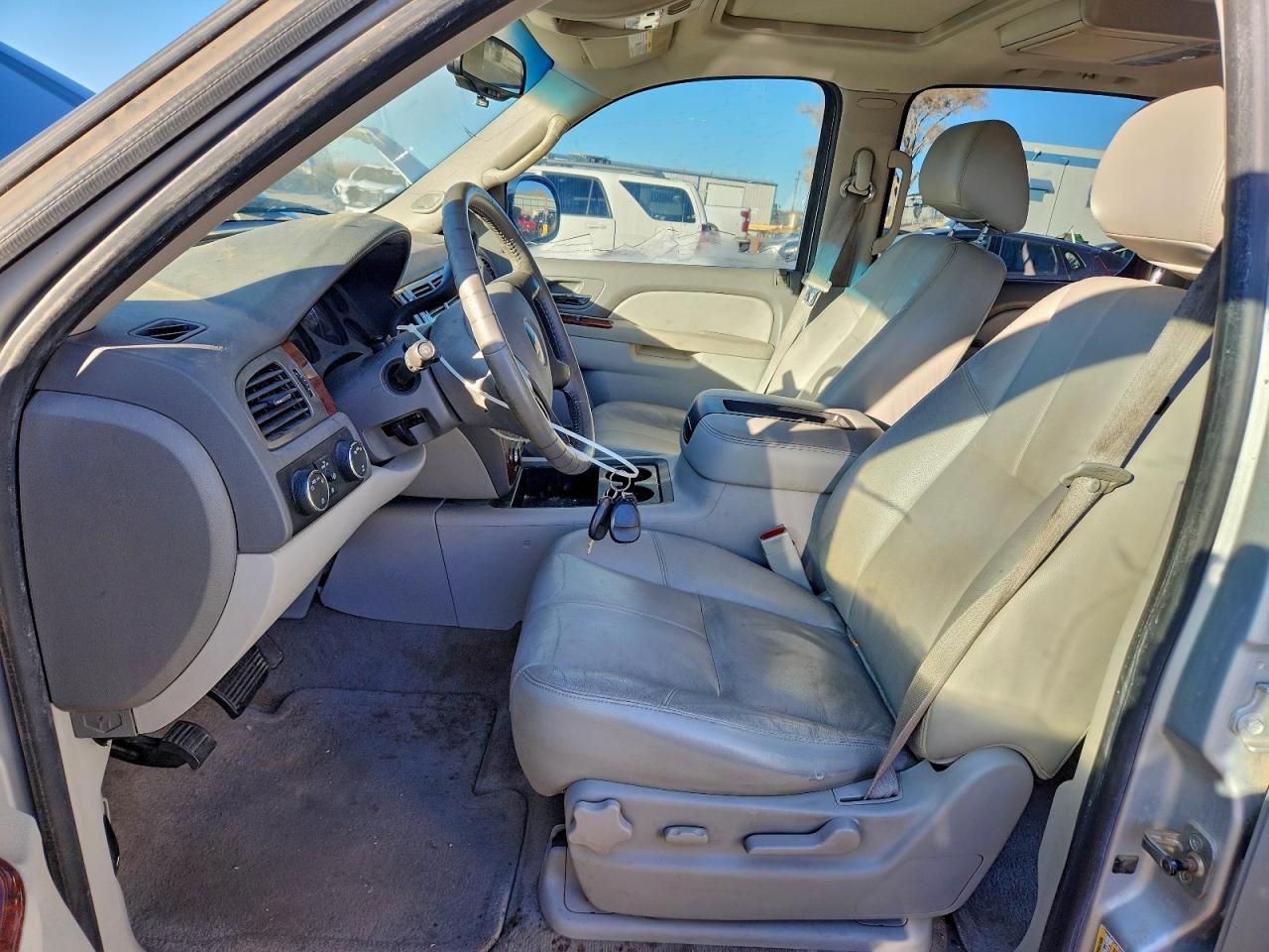 2010 CHEVROLET SUBURBAN K1500 LT photo 7