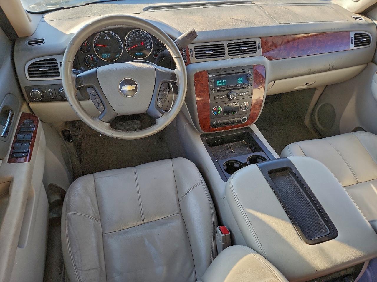 2010 CHEVROLET SUBURBAN K1500 LT photo 8