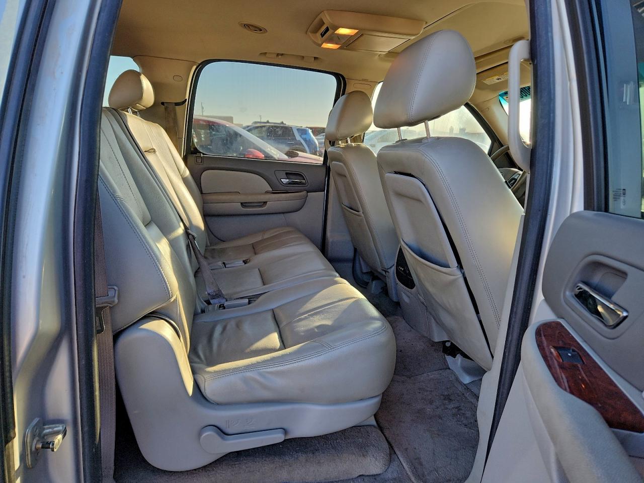 2010 CHEVROLET SUBURBAN K1500 LT photo 10