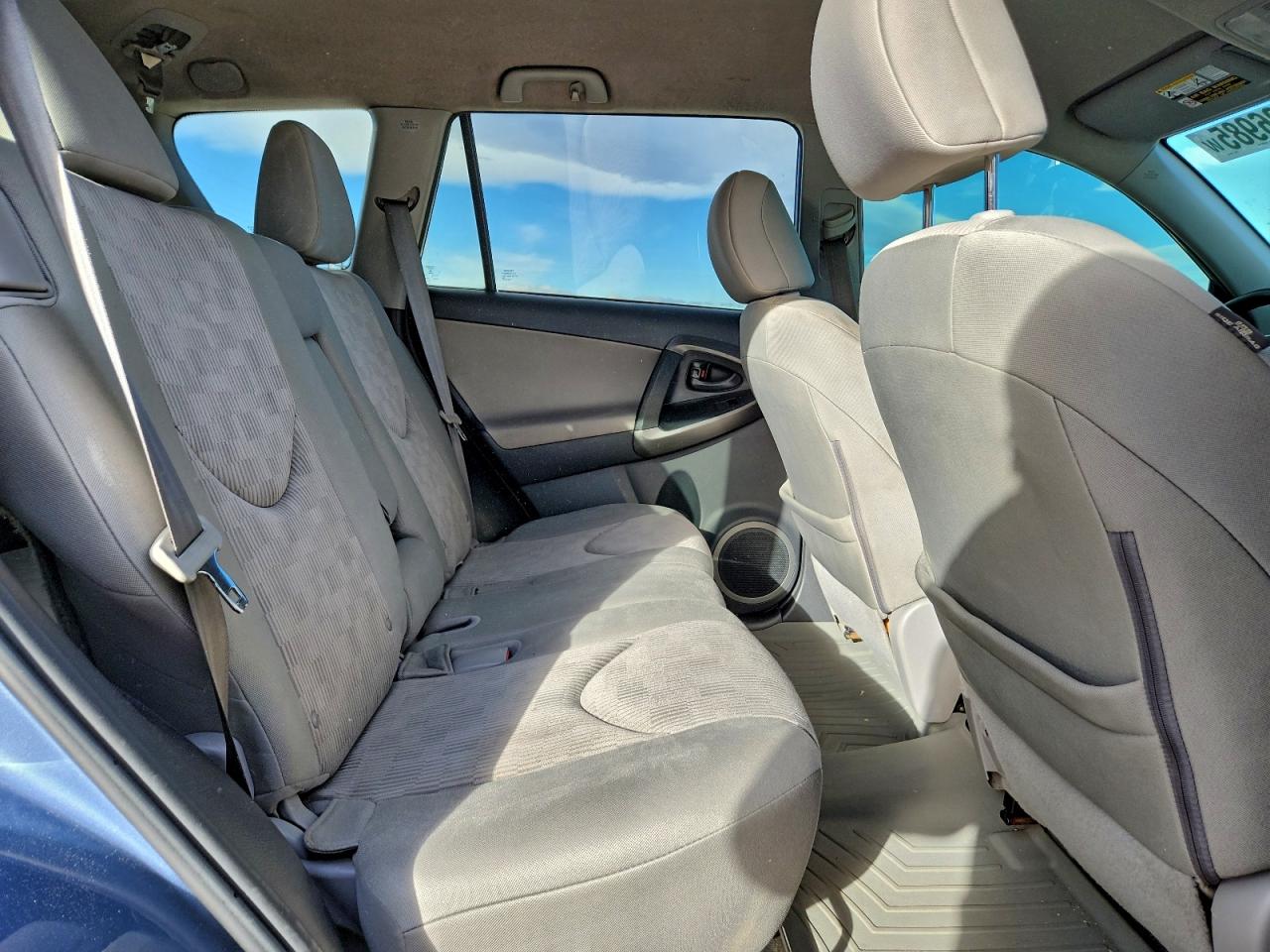 2012 TOYOTA RAV4 photo 11