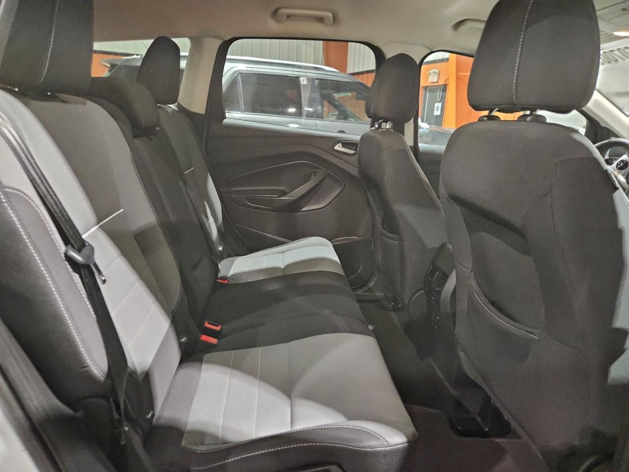 2015 FORD ESCAPE SE photo 11