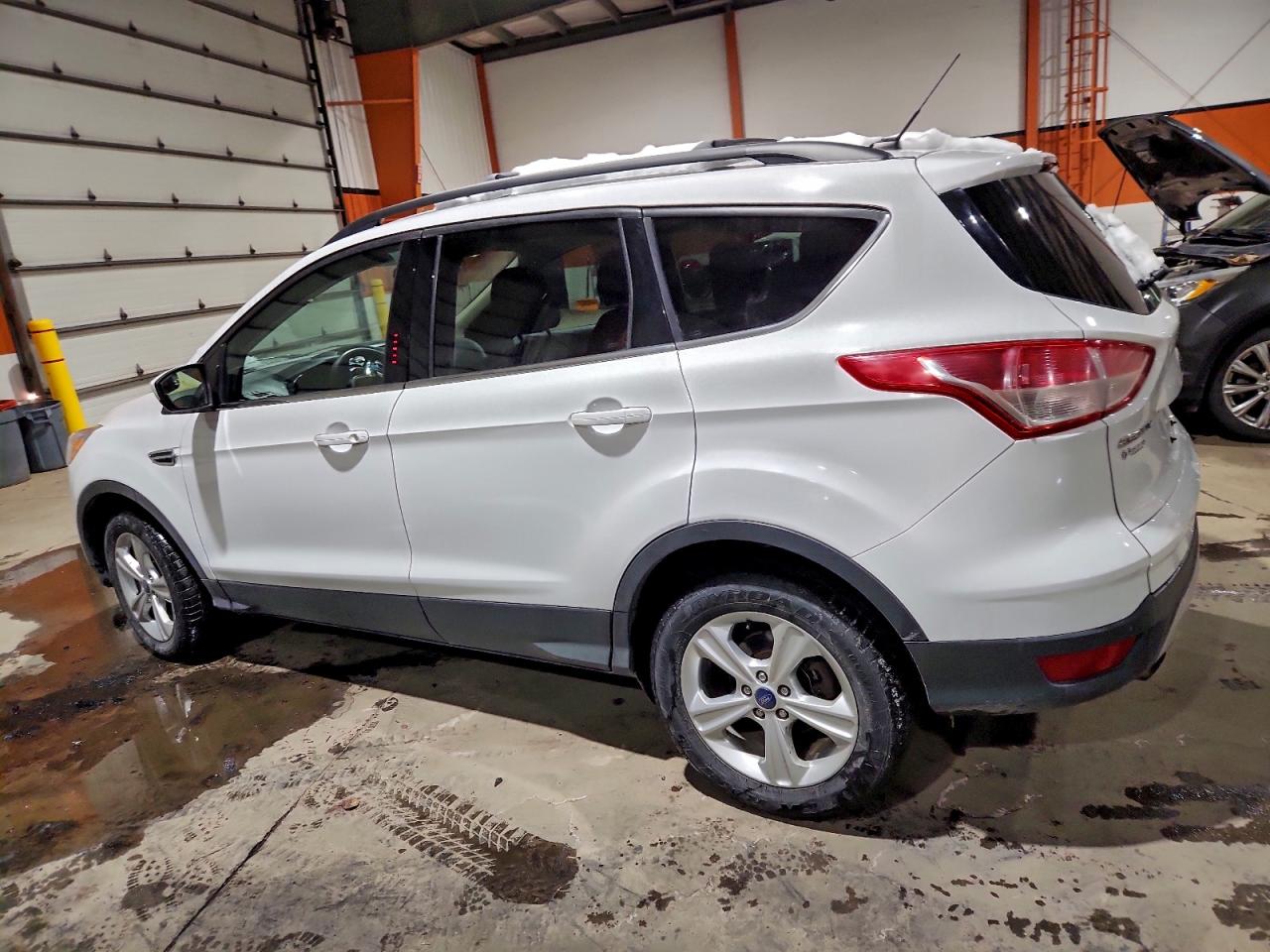 2015 FORD ESCAPE SE photo 2