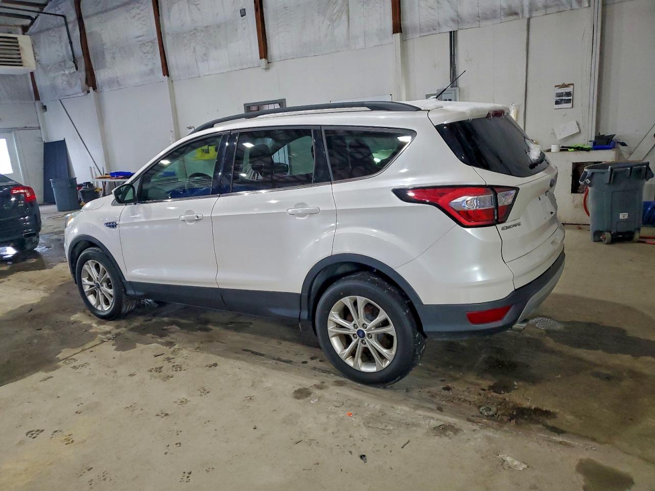 2018 FORD ESCAPE SE photo 2