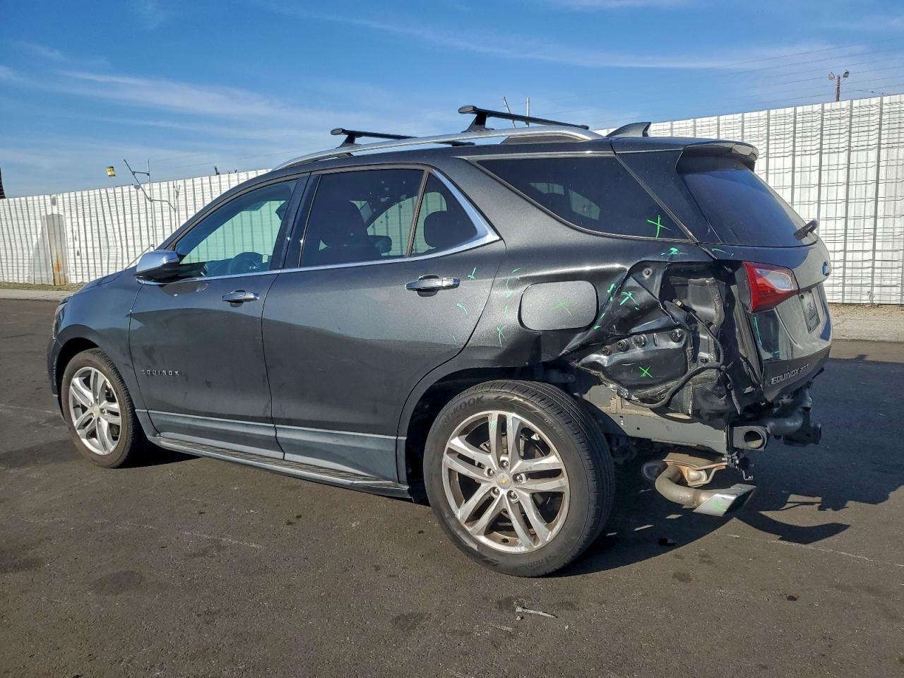 2018 CHEVROLET EQUINOX PREMIER photo 2