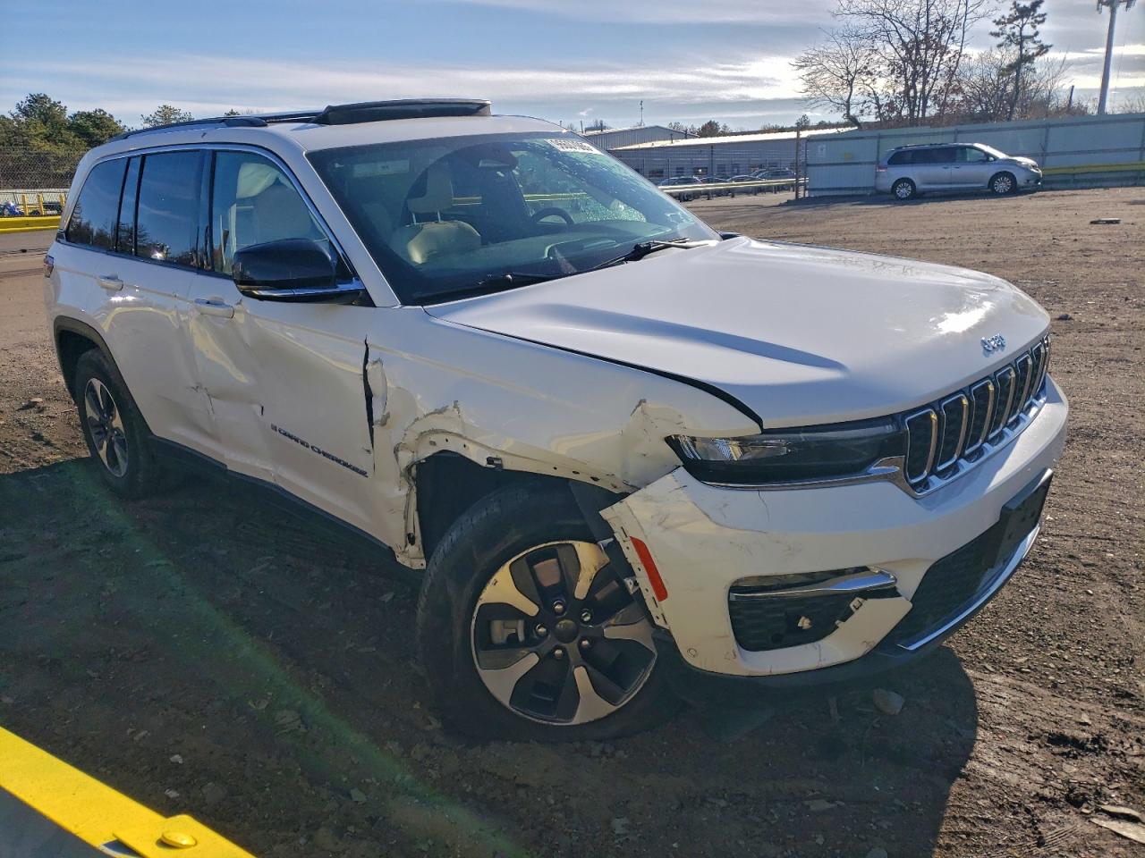 2023 JEEP GRAND CHEROKEE LIMITED 4XE photo 4