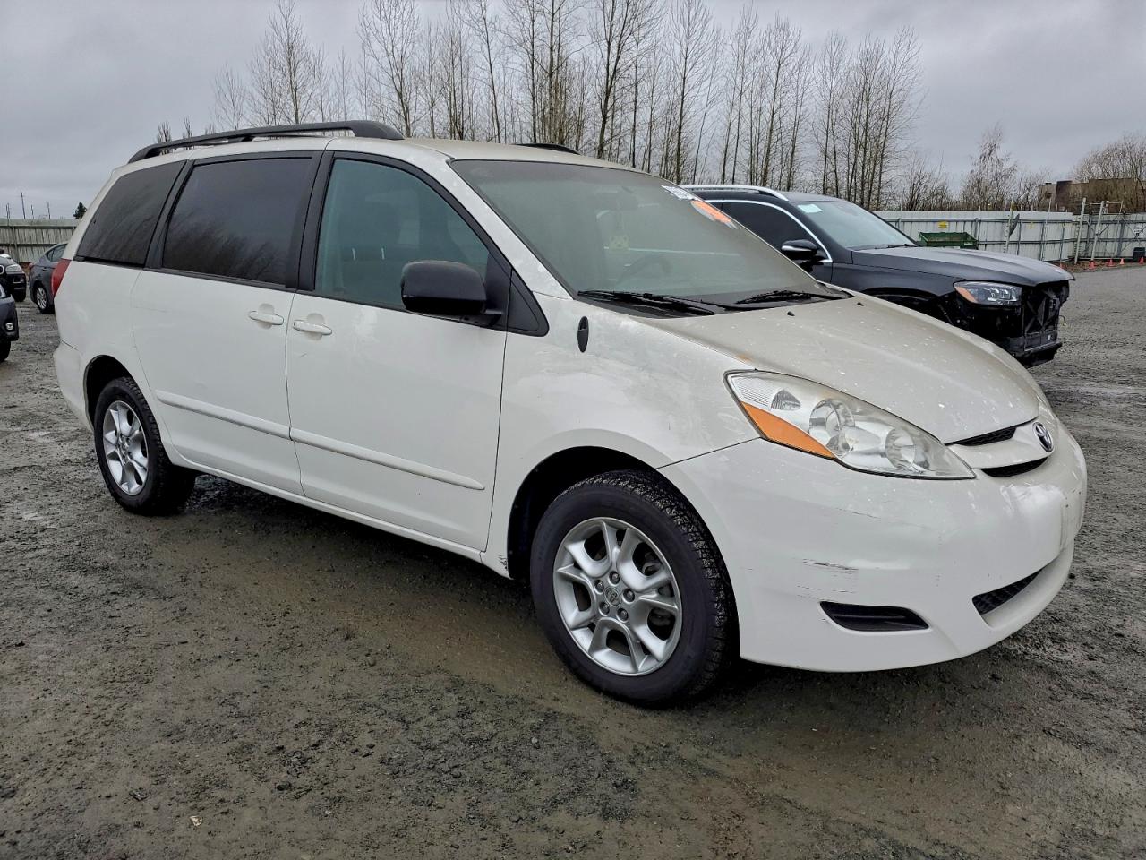 2006 TOYOTA SIENNA LE photo 4