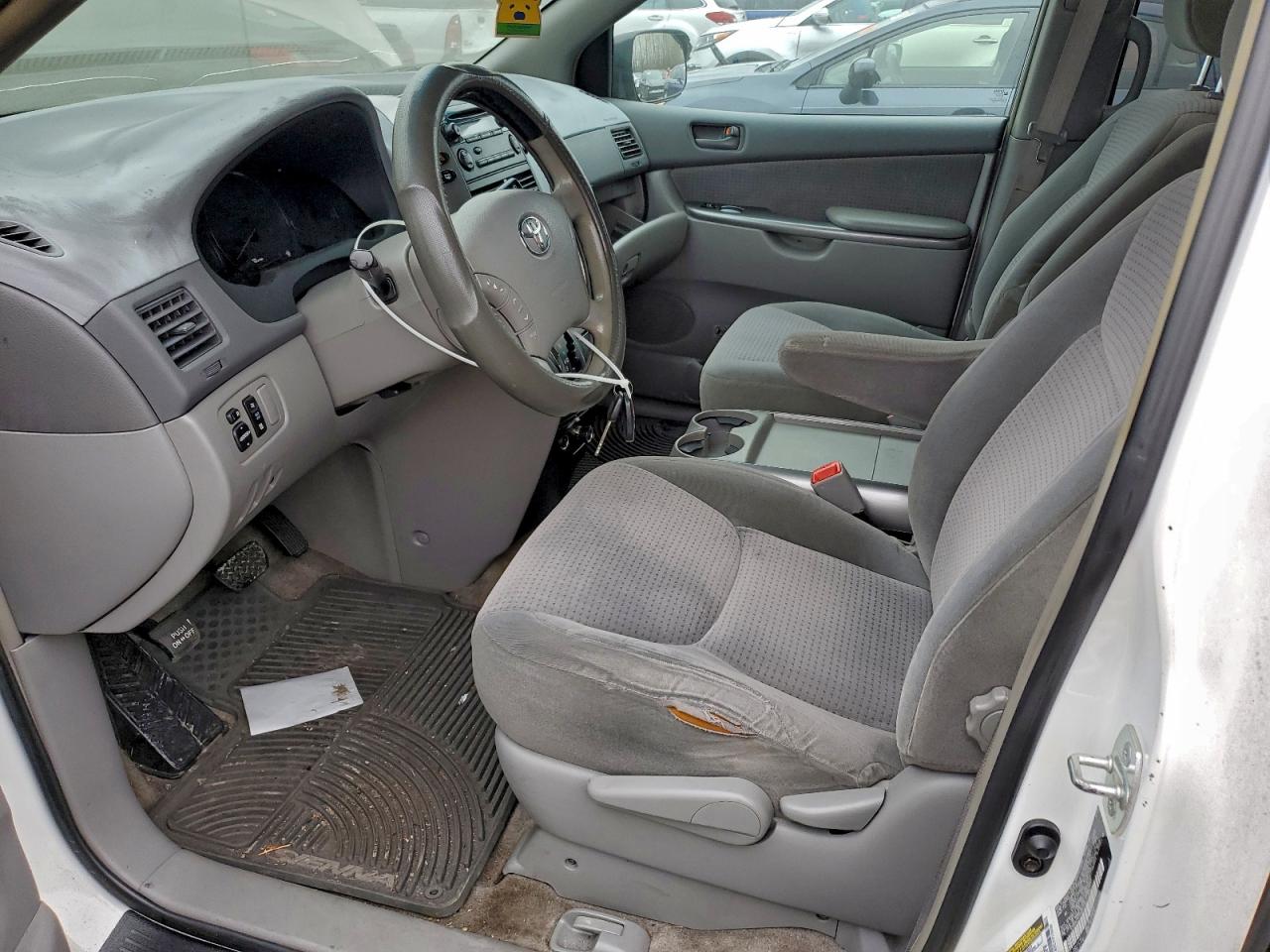 2006 TOYOTA SIENNA LE photo 7