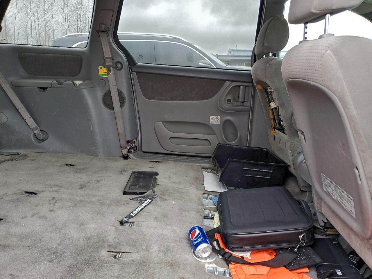 2006 TOYOTA SIENNA LE photo 11