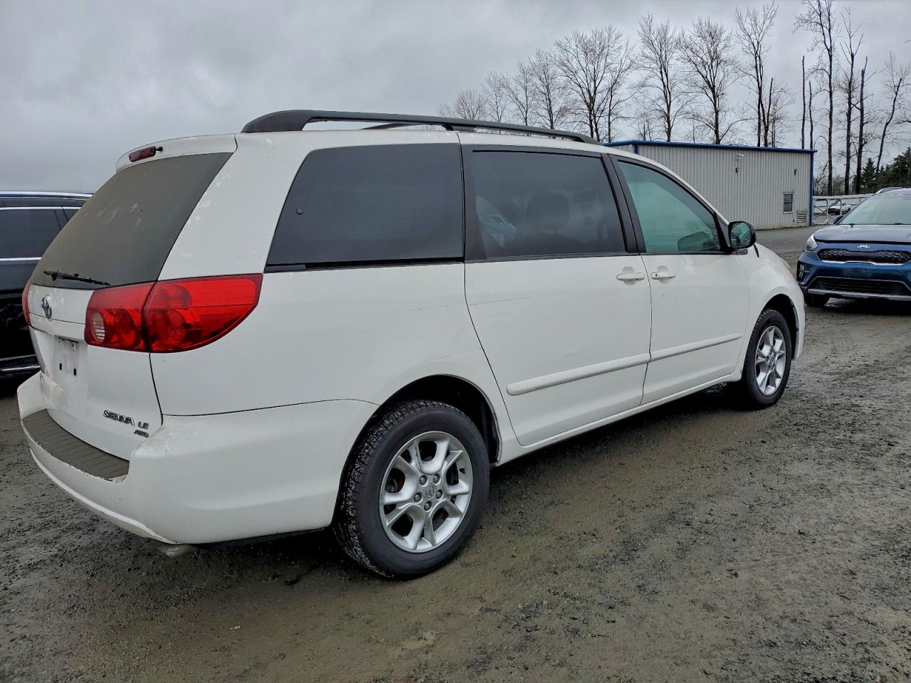 2006 TOYOTA SIENNA LE photo 3