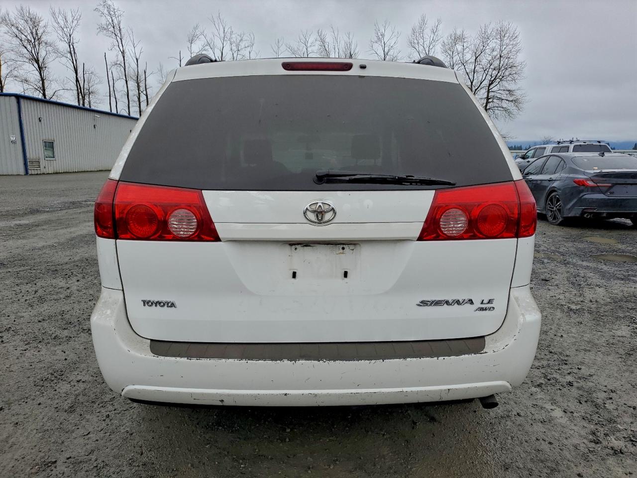 2006 TOYOTA SIENNA LE photo 6