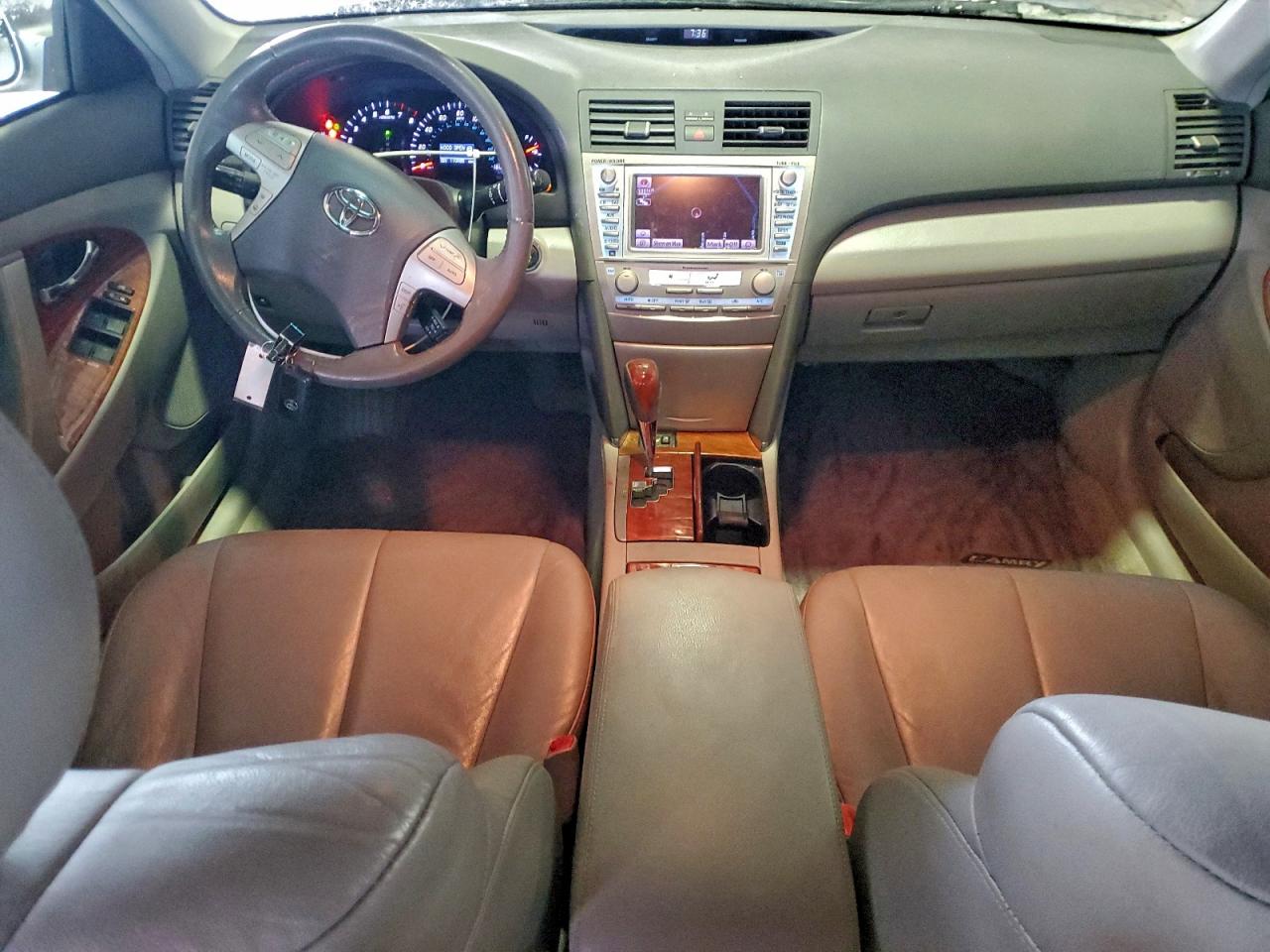 2011 TOYOTA CAMRY SE photo 8
