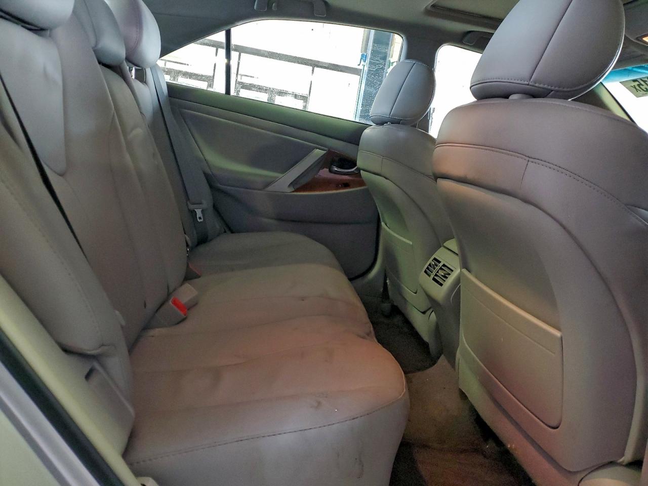 2011 TOYOTA CAMRY SE photo 10