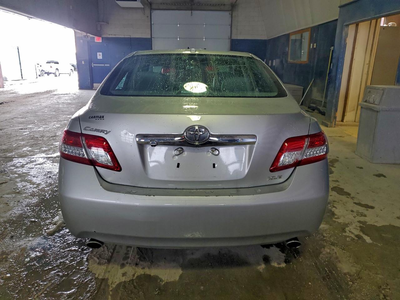 2011 TOYOTA CAMRY SE photo 6