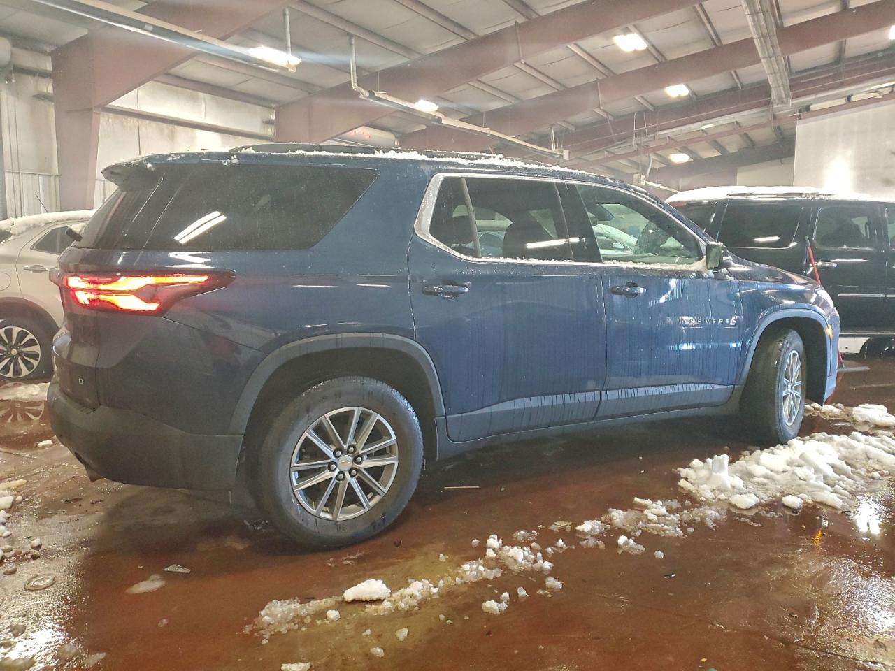 2023 CHEVROLET TRAVERSE LT photo 3