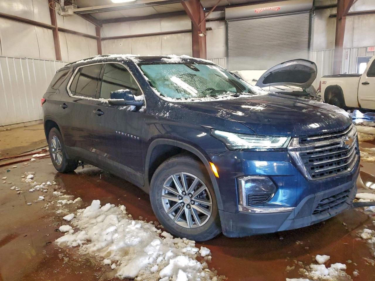 2023 CHEVROLET TRAVERSE LT photo 4