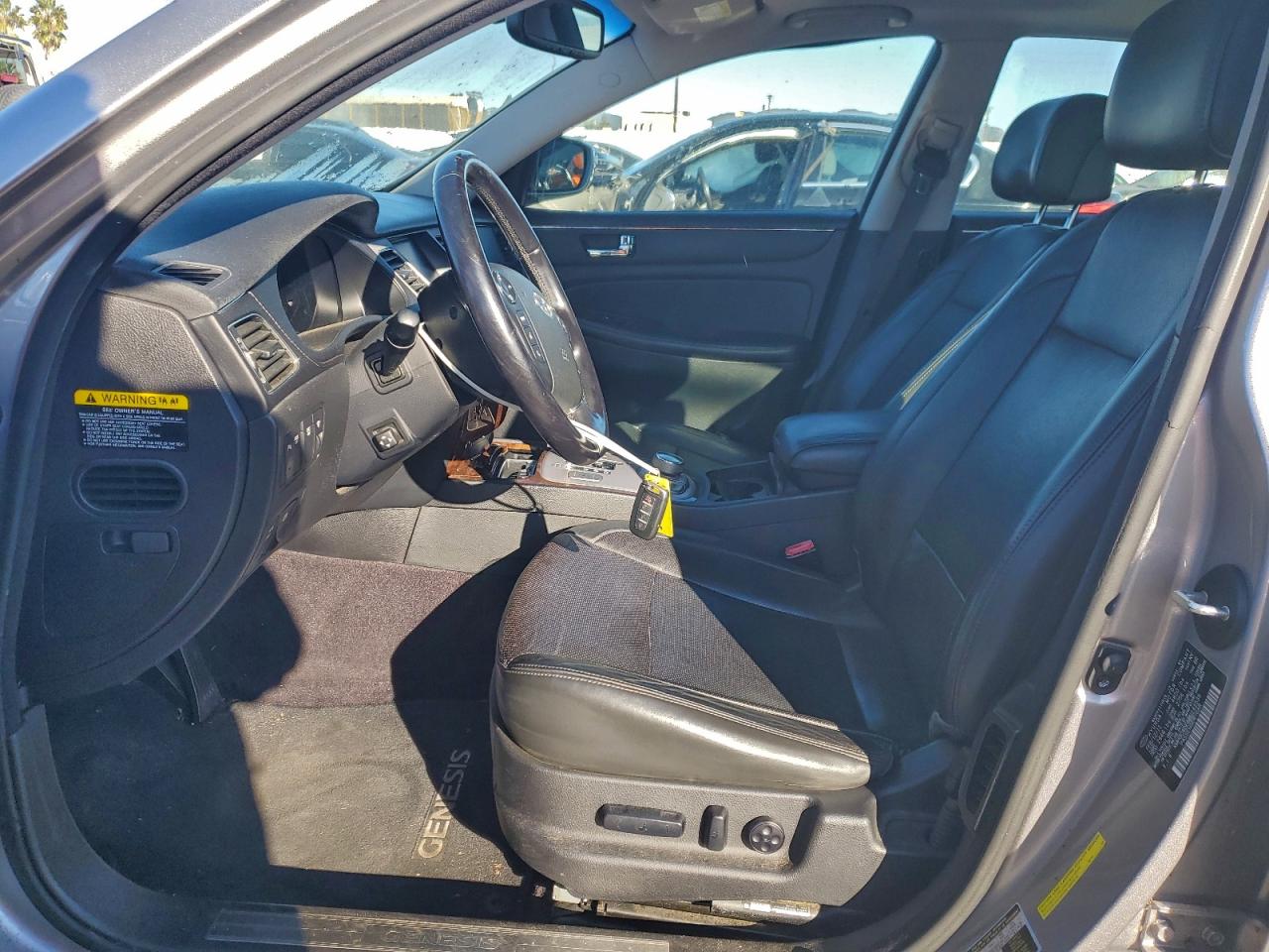 2011 HYUNDAI GENESIS 3.8L photo 7