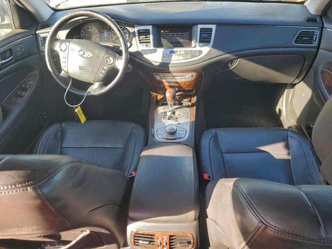 2011 HYUNDAI GENESIS 3.8L photo 8