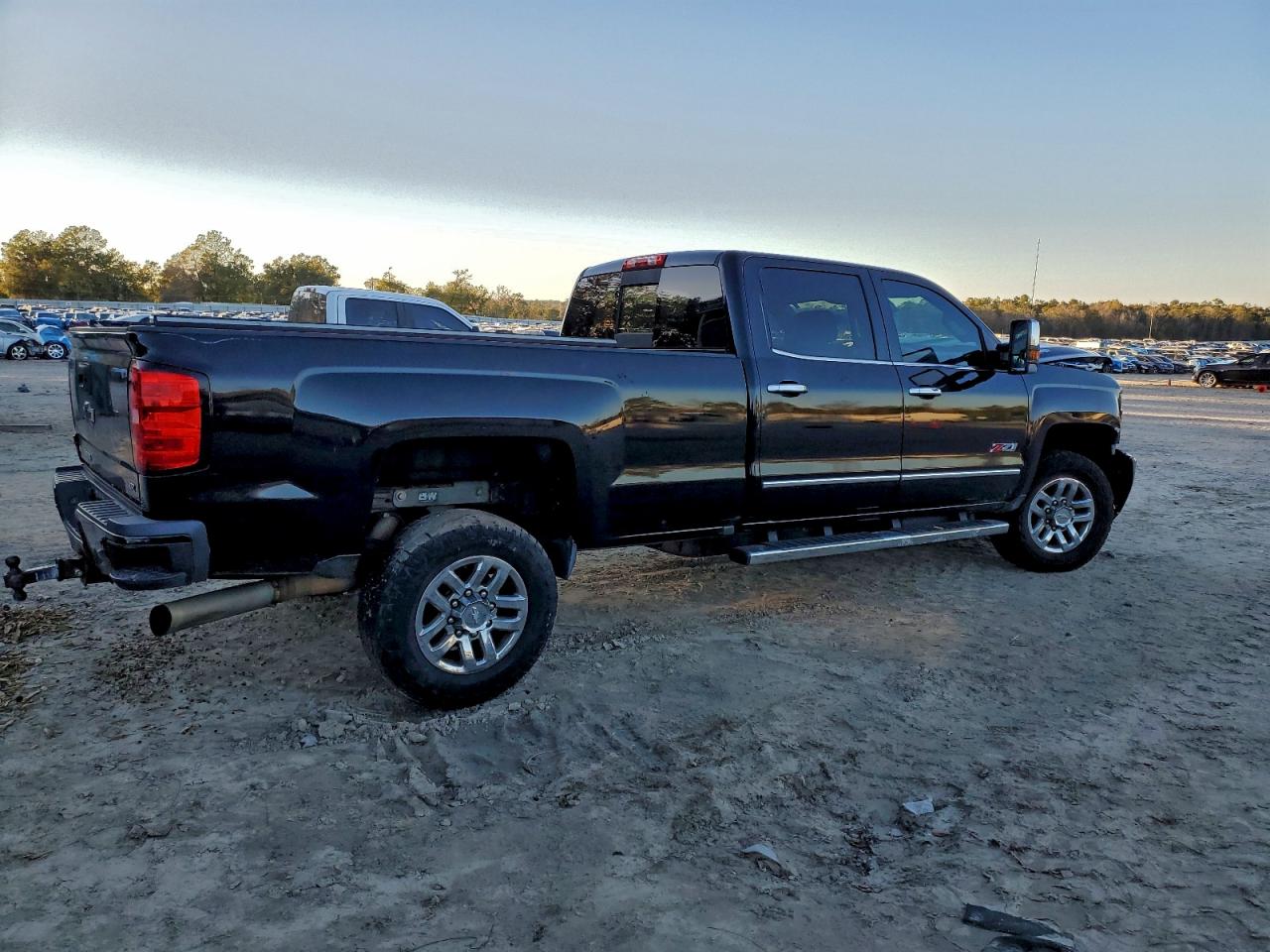 2016 CHEVROLET SILVERADO K3500 LTZ photo 3