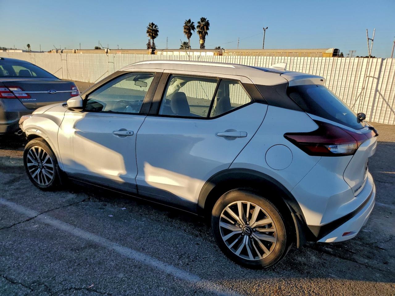2022 NISSAN KICKS SV photo 2